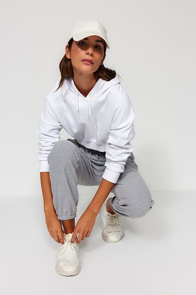 Trendyol Collection Graue Thessaloniki-Sport-Jogginghose mit bequemer Passform und Taschenstrick TWOAW21EA0168