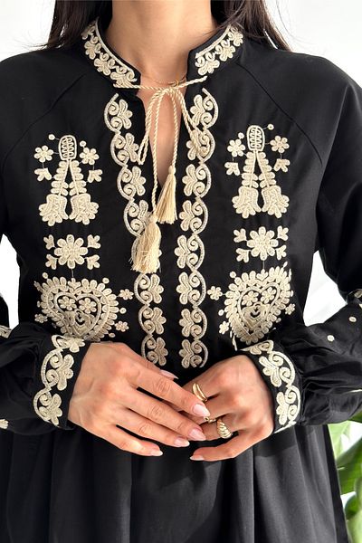 FEMELLE Rochie de damă neagră cu broderie cu ciucuri