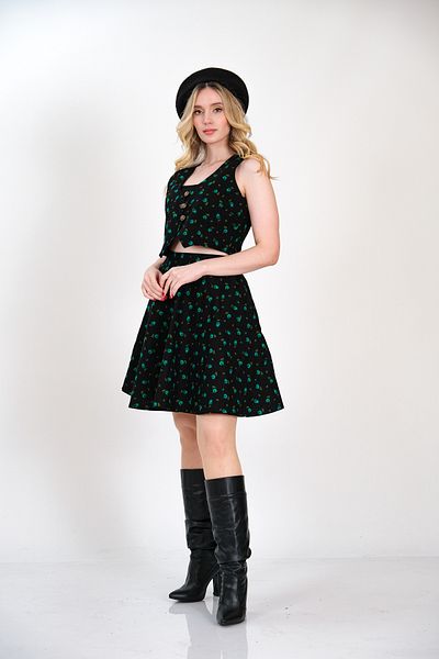 İna Set de vestă și fustă de iarnă Divitin Pazen cu model de lalele turcoaz pe fundal negru