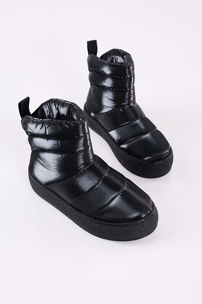 Shoeberry Schwarze Fallschirmstiefel von Puggy für Damen