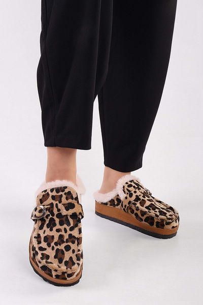 Shoeberry Damen-Slipper „Softie Leopard“ aus Wildleder mit flachem Fell