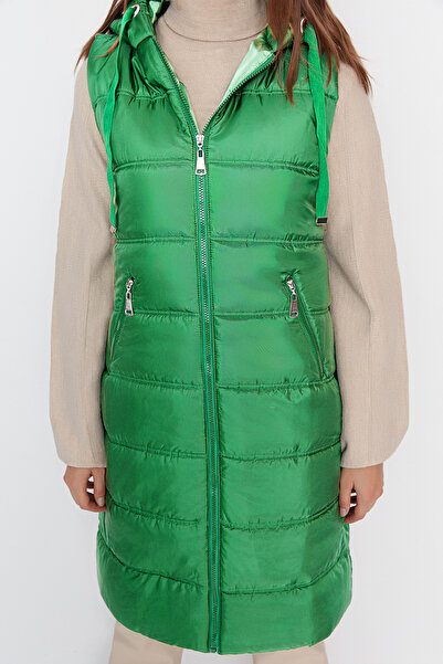 Trendyol Modest Green Hooded Pocket Detailed Puffer Vest TCTAW23YL00005