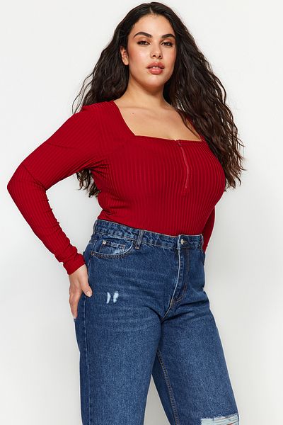 Trendyol Curve Pletená blúzka s červeným štvorcovým golierom Claret TBBSS22AF0027