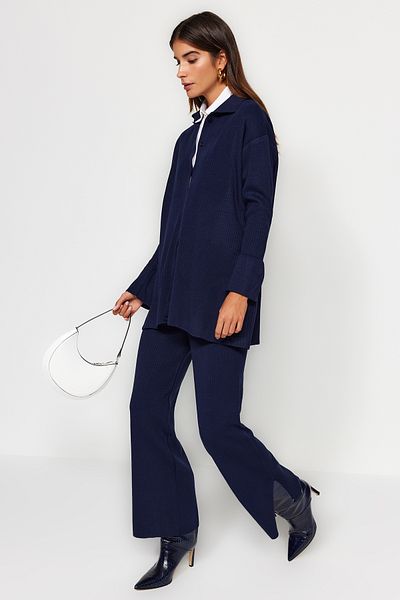 Trendyol Modest Detailní sada pletenin v námořnické modré s rozparkem Cardigan-Pants TCTAW23US00028
