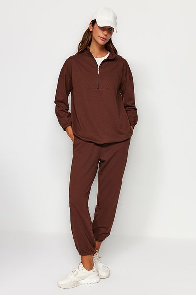 Trendyol Modest Καφέ πλεκτό σετ αθλητικής φόρμας με κολάρο και μαζεμένη φούστα - TCTAW22EN0051