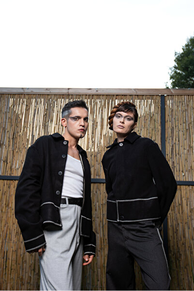 LoFiBuy Unisex Oversize Arka Fermuar Detaylı Kısa Kaşe Ceket – Pocket