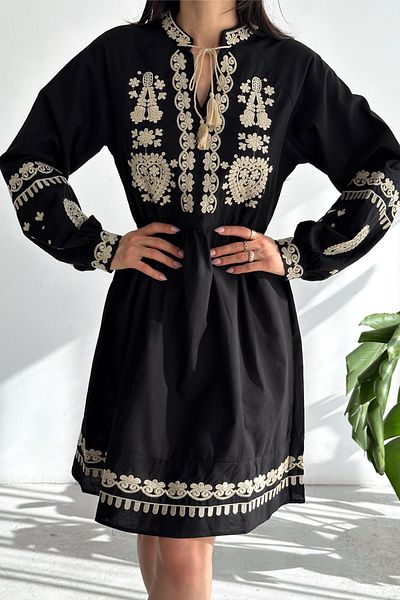 FEMELLE Rochie de damă neagră cu broderie cu ciucuri