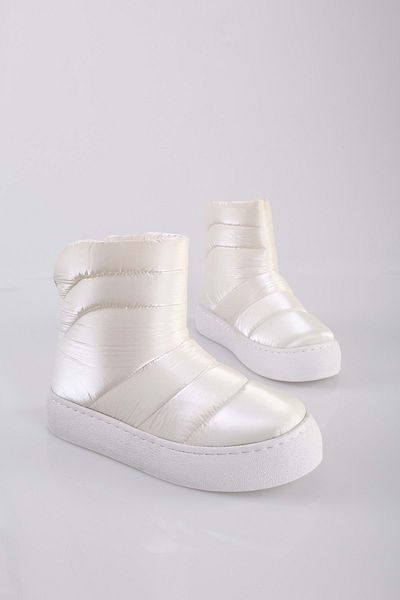 Shoeberry Weiße Fallschirmstiefel von Puggy für Damen