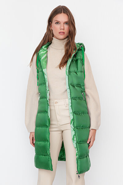 Trendyol Modest Green Hooded Pocket Detailed Puffer Vest TCTAW23YL00005