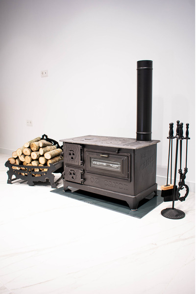 özçanci 40'lık Siyah Mat Döküm Fırınlı Kuzine Soba Konteyner