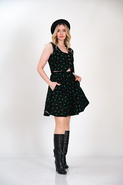 İna Set de vestă și fustă de iarnă Divitin Pazen cu model de lalele turcoaz pe fundal negru