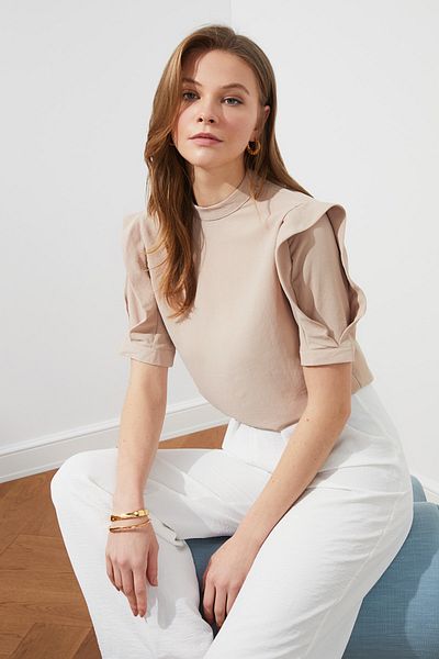 Trendyol Collection Bluză cu guler înalt cu mâneci țesute camel TWOSS20BZ1683