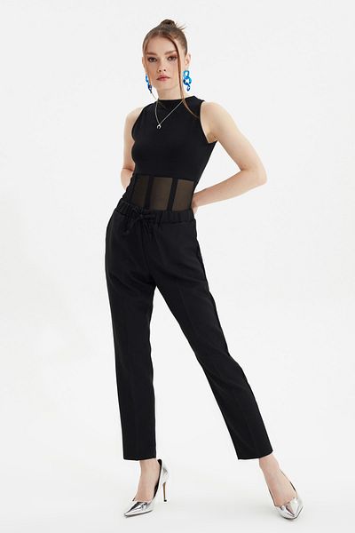 Trendyol Collection Schwarze, detaillierte Jogger-Webhose mit Krawatte TWOSS19ST0212