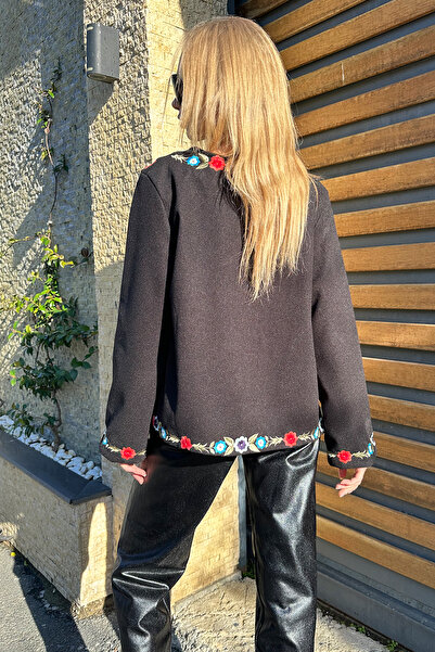 Trend Alaçatı Stili Dámská černá vyšívaná bunda Razítko ALC-X11227