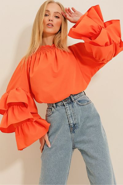 Trend Alaçatı Stili Orangefarbene Damenbluse mit Rollkragen und Volant aus Webstoff ALC-X9762