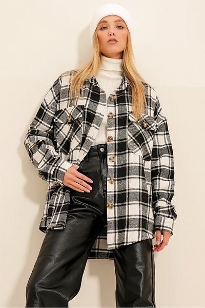 Trend Alaçatı Stili Damen-Safari-Jackenhemd aus schwarz-weiß karierter, gemusterter, gestempelter Baumwolle in Übergröße ALC-X7142