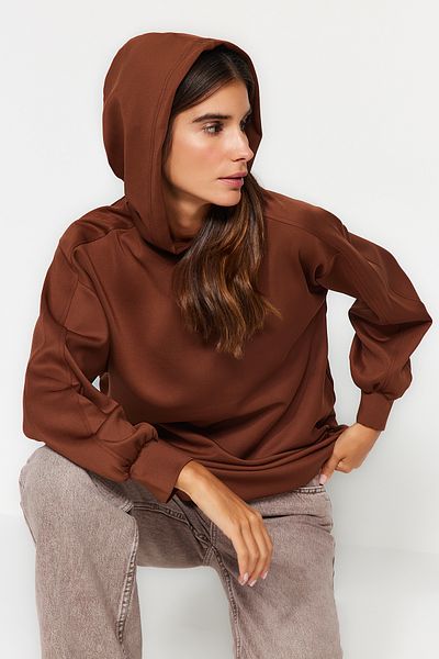 Trendyol Modest Wide Fit – hnědá potápěčská mikina s kapucí a kapsou TCTAW22TW0151