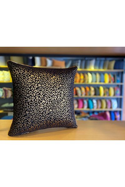 Fabricland Husă de pernă brodata din aur negru din seria Pandora din textile importate 43x43cm