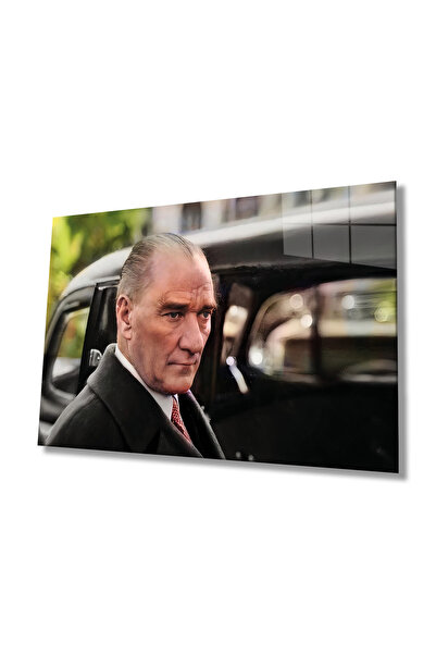 Rosyvien Mustafa Kemal Ataturk i njegova slika na staklu automobila, dekoraci...