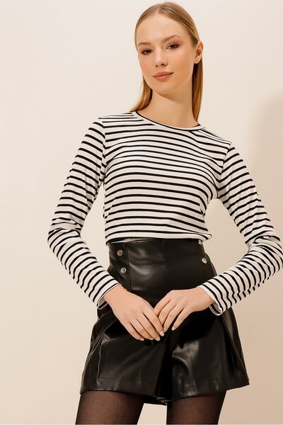 HAKKE Women's Fitted Crew Neck Striped Long Sleeve Blouse