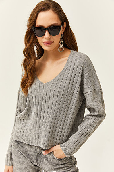 Olalook Graue Damen-Strickbluse mit weitem V-Ausschnitt in Silberoptik BLZ-19002439