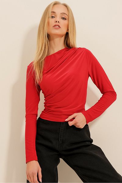 Trend Alaçatı Stili Women's Red Crew Neck Draped Sandy Blouse ALC-X11272
