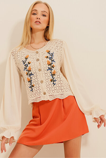 Trend Alaçatı Stili Women's Cream Sleeves and Embroidered Buttoned Cardigan ALC-X11231