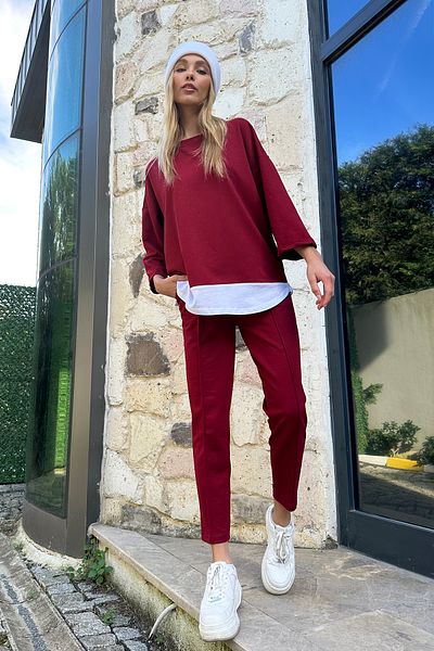 Trend Alaçatı Stili Burgunderfarbenes Damen-Set mit verzierter Bluse mit Rundhalsausschnitt und gerippter, genähter Hose mit doppelten Taschen ALC-X8175