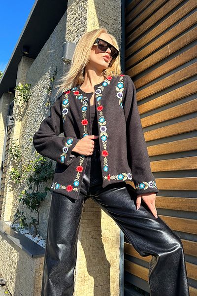 Trend Alaçatı Stili Dámská černá vyšívaná bunda Razítko ALC-X11227