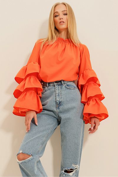 Trend Alaçatı Stili Orangefarbene Damenbluse mit Rollkragen und Volant aus Webstoff ALC-X9762