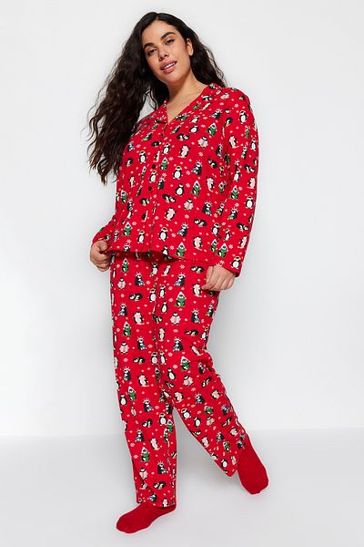 Trendyol Curve Rotes Strick-Pyjama-Set mit Neujahrsthema - Hemdkragen TBBAW24AI00002