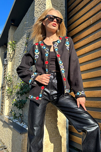 Trend Alaçatı Stili Dámská černá vyšívaná bunda Razítko ALC-X11227