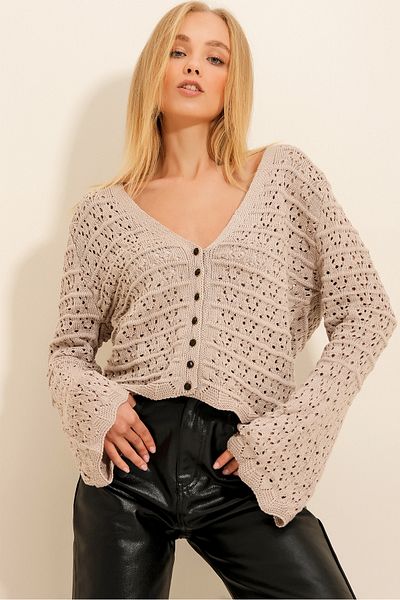 Trend Alaçatı Stili Damen Strickjacke mit V-Ausschnitt und abgerundetem Saum, Nerzfarben ALC-X11232