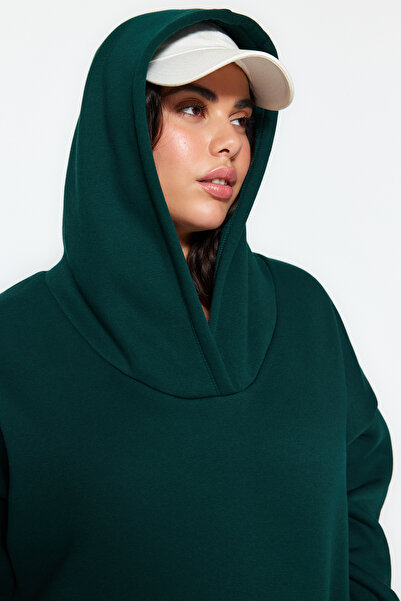 Trendyol Curve Smaragdově zelená mikina s tlustým fleecem uvnitř Oversize/Loose Fit Pletená mikina velké velikosti TBBAW24AO00019