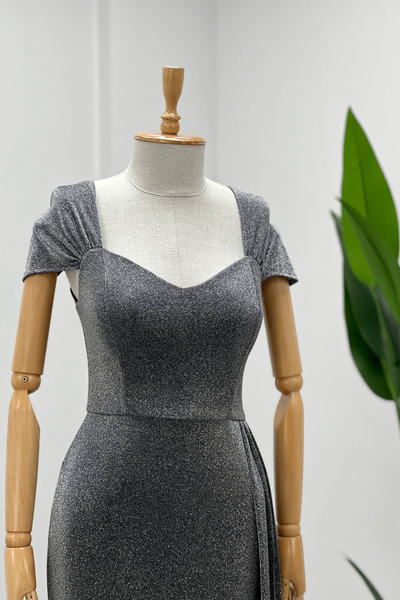 giyimmasalı Simli Kumaş Omu Büzgülü Uzun Elbise - GÜMÜŞ