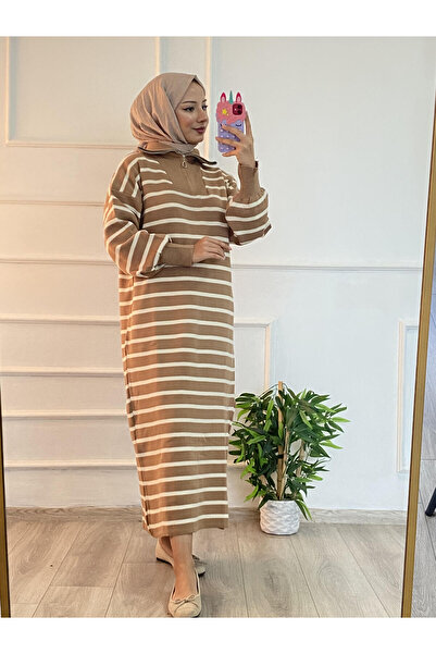 Arden Scarf Ριγέ πλεκτό φόρεμα με φερμουάρ MILK BROWN