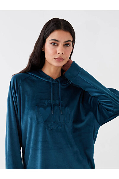 LC Waikiki LCW DREAM Kapüşonlu Nakışlı Uzun Kollu Kadife Kadın Pijama Üst