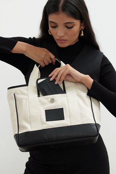 Manuka MIDI-CANVAS-TASCHE MIT MEHREREN TASCHEN SCHWARZ