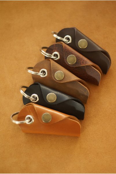 Craftelier Genuine Leather Handmade Keychain - Flip Cover - Tobacco - 1 Piece