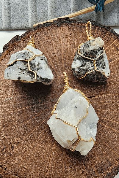 Tesbih Atölyesi Certified Gold Wire Wrapped Raw Unprocessed Moon Stone Necklace