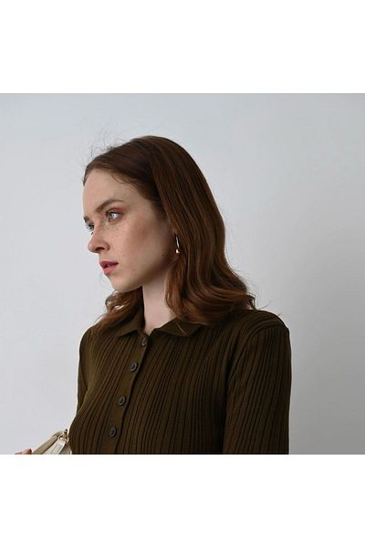 Laluvia Braun meliert gestrickter Rollkragenpullover mit Knöpfen