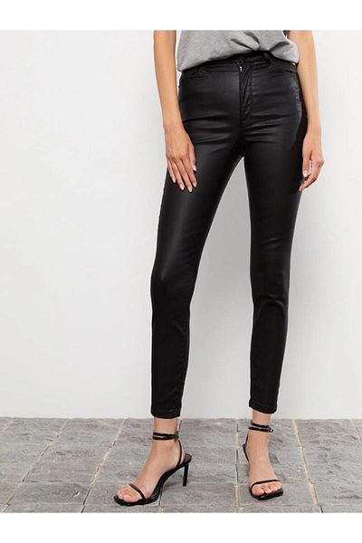 LC Waikiki Extra Tight Fit Straight Pocket Detailed Women's Trousers