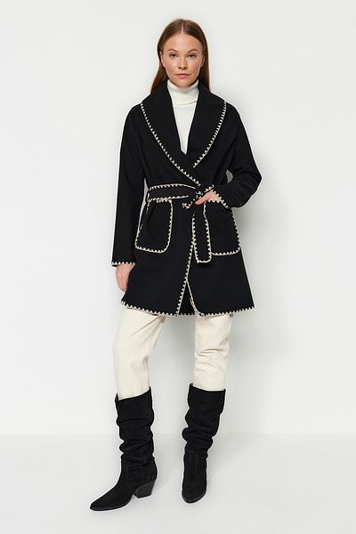Trendyol Collection Černý dlouhý kabát s detailním vyšíváním TWOAW24KB00222