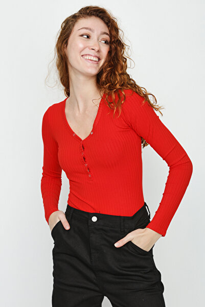 Select Moda Γυναικείο κόκκινο μακρυμάνικο κορμάκι με κουμπώματα στο κάτω μέρος