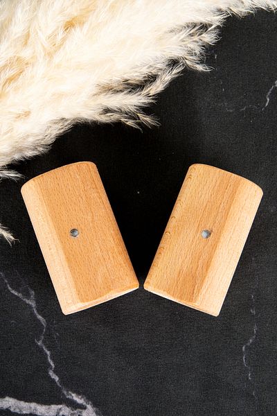 DNS HOME Set of 2 Natural Wooden Magnetic Salt and Pepper Shakers