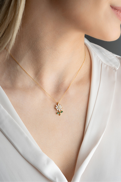 Nereze 925 Ayar Gümüş Gold Kaplama Beyaz Zirkon Taşlı Kır çiçeği Kolye