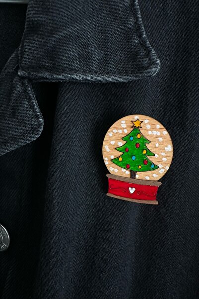 gokmentoy Yılbaşı Ağaç & Kar Küresi Ahşap El Boyaması Broş