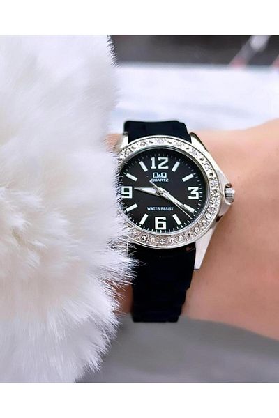 Q&Q Women's Plastic Cord Wristwatch