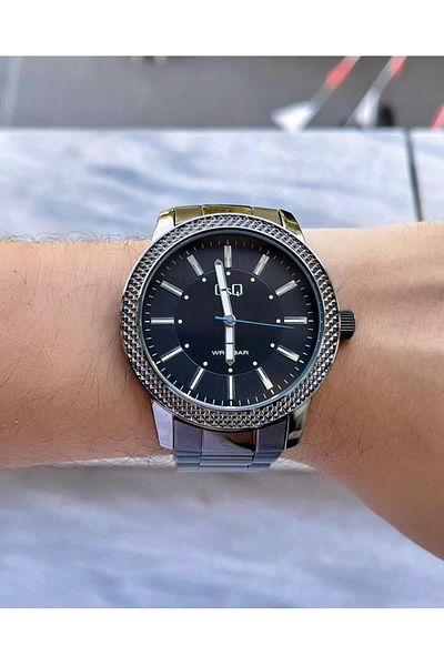 Q&Q Men's Metal Band Wristwatch
