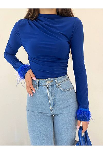 Butik Beyza Bluză cu mâneci adunate cu detaliu pene